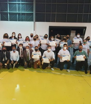 Alunos de Arapiraca encerram ciclos de capacitação de projetos do MP e recebem certificados