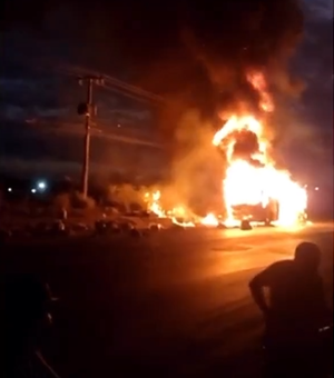 Ônibus que seguia de Alagoas para São Paulo pega fogo em Minas Gerais