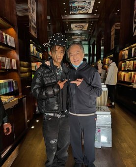 Jaden Smith compartilha foto de encontro com Jackie Chan e fãs vão à loucura