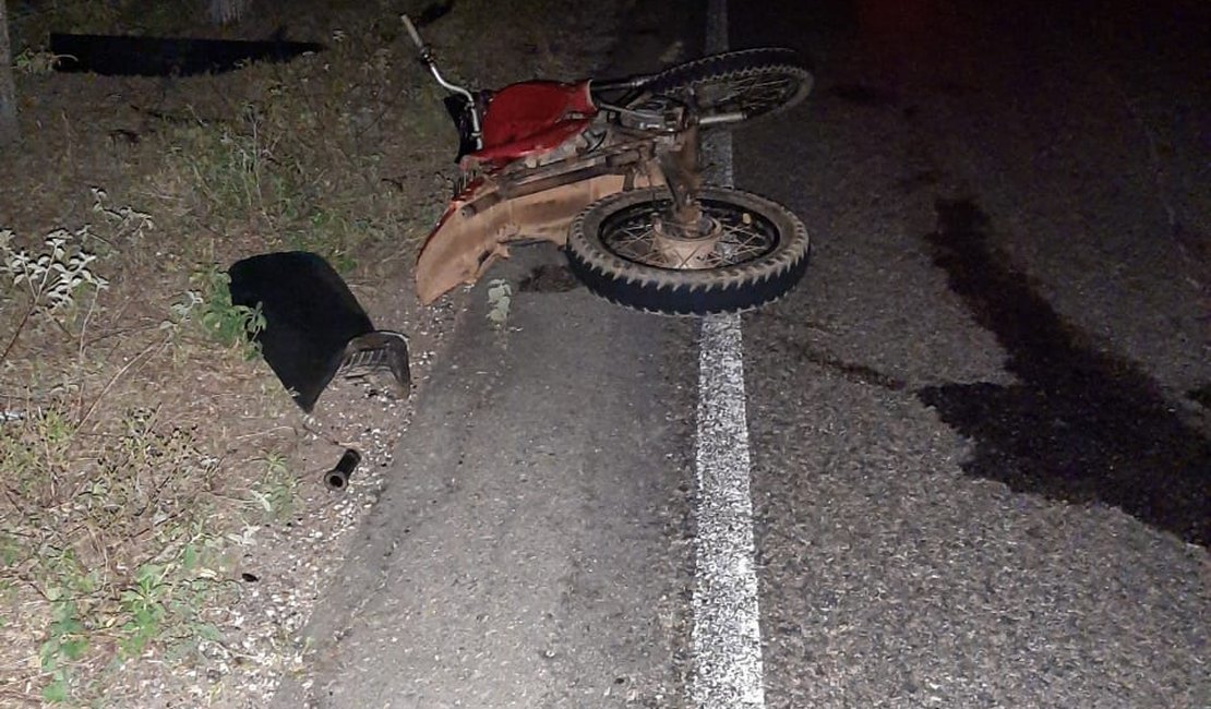 Após colidir em poste elétrico, motociclista é atropelado e morre no Sertão 