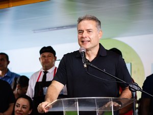 Programa de creches avança e pode gerar até 6 mil empregos em Alagoas, celebra Renan Filho