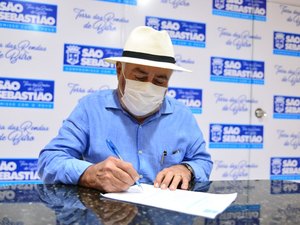 Zé Pacheco envia à Câmara projeto para aumentar em 11% salário dos trabalhadores da Educação