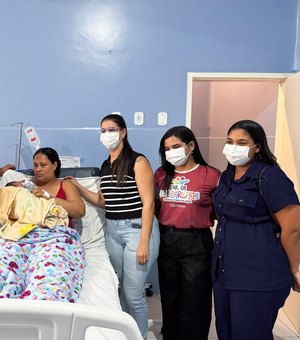 Gestantes atendidas na Santa Casa de Penedo recebem enxoval para bebê da prefeitura
