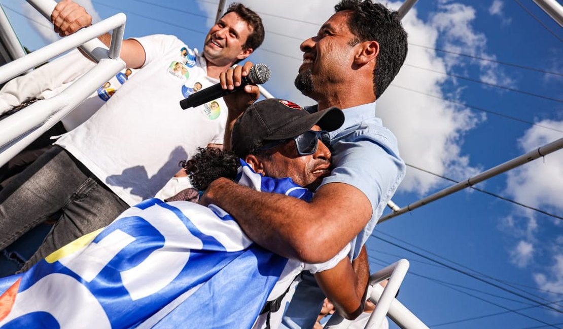 Rodrigo Cunha e Luciano Barbosa lideram mais uma carreata da vitória em Arapiraca