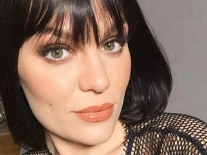 Cantora Jessie J acorda sem audição e descobre síndrome rara