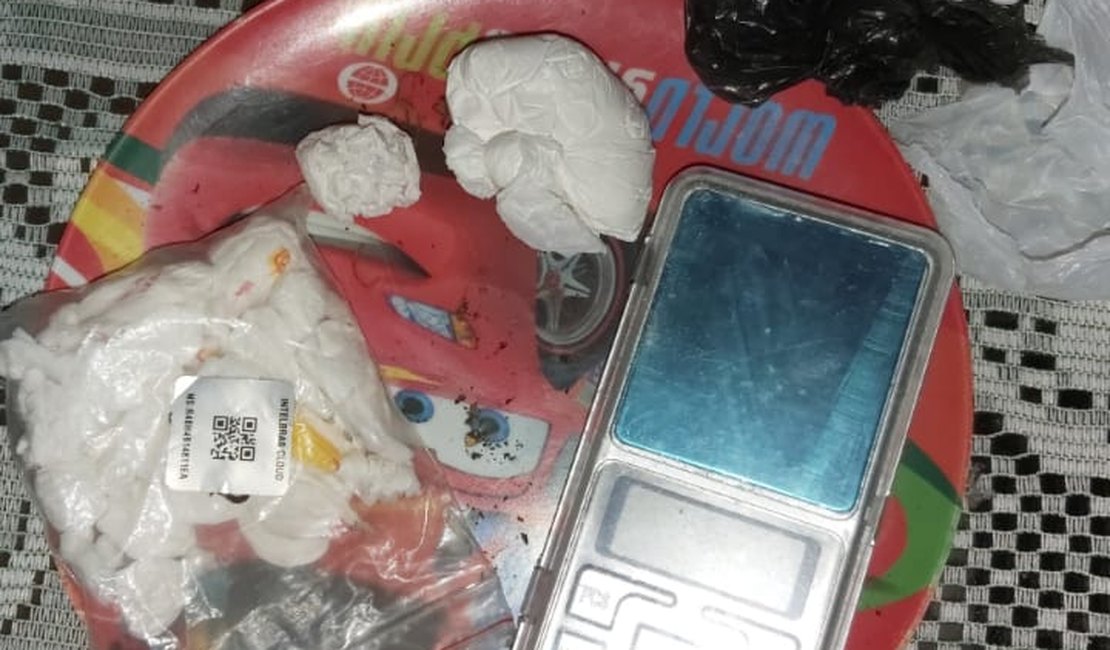 Suspeito de tráfico é preso com cocaína no bairro da Serraria, em Maceió