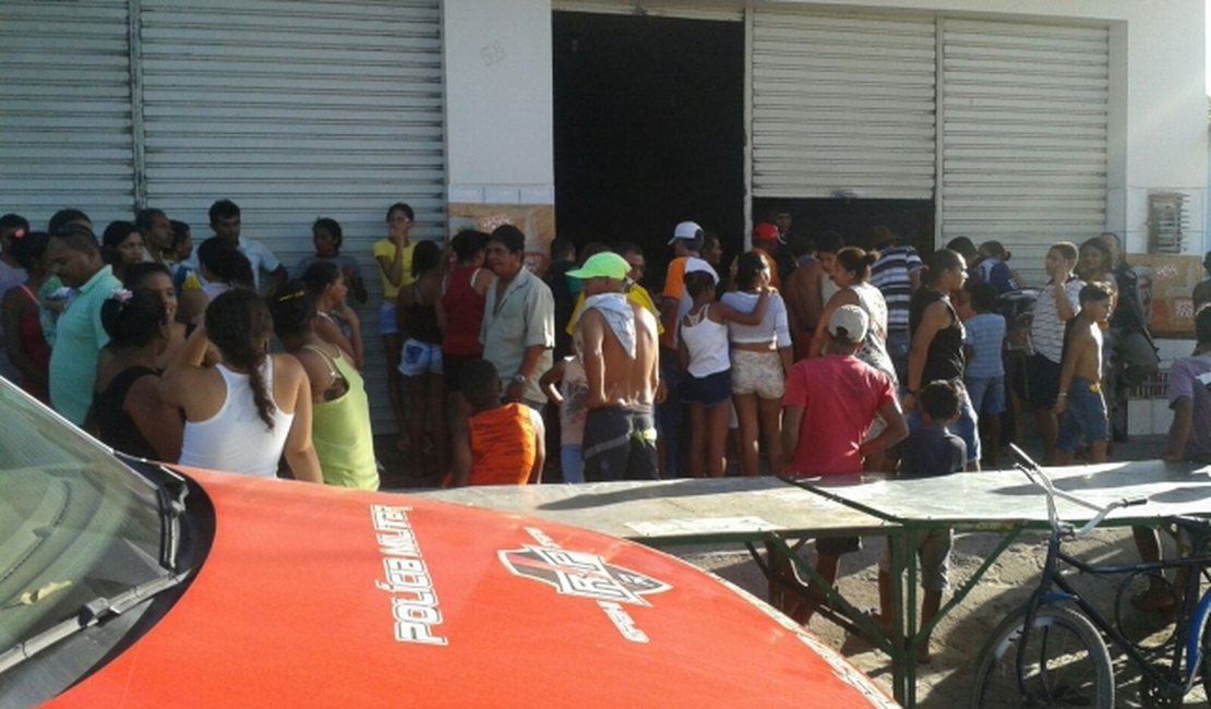 [Vídeo] Foragido é executado em bar de Arapiraca