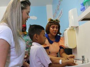 Campanha ensina as crianças importância da lavagem das mãos no HE do Agreste