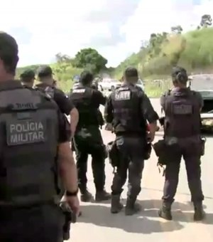 Polícia faz bloqueio e quatro bandidos morrem após tentativa de roubo