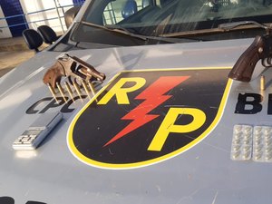 Suspeitos de homicídio são presos após rastreamento de celular, em Maceió