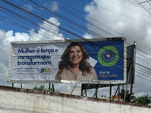 PSD espalha outdoors de Rute Nezinho em Arapiraca