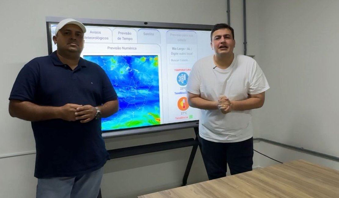 Prefeito Carlos tranquiliza população de Rio Largo e reforça ações emergenciais diante das fortes chuvas