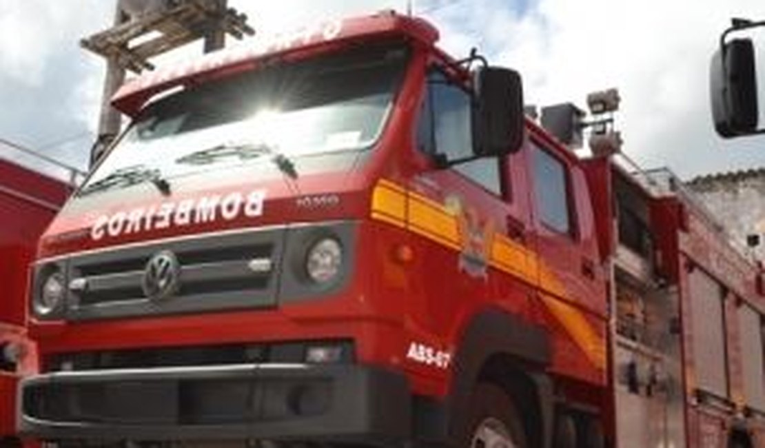 Homem fica ferido após colisão entre carro e moto em Arapiraca