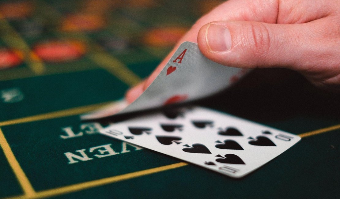 Descubra como contar cartas no blackjack