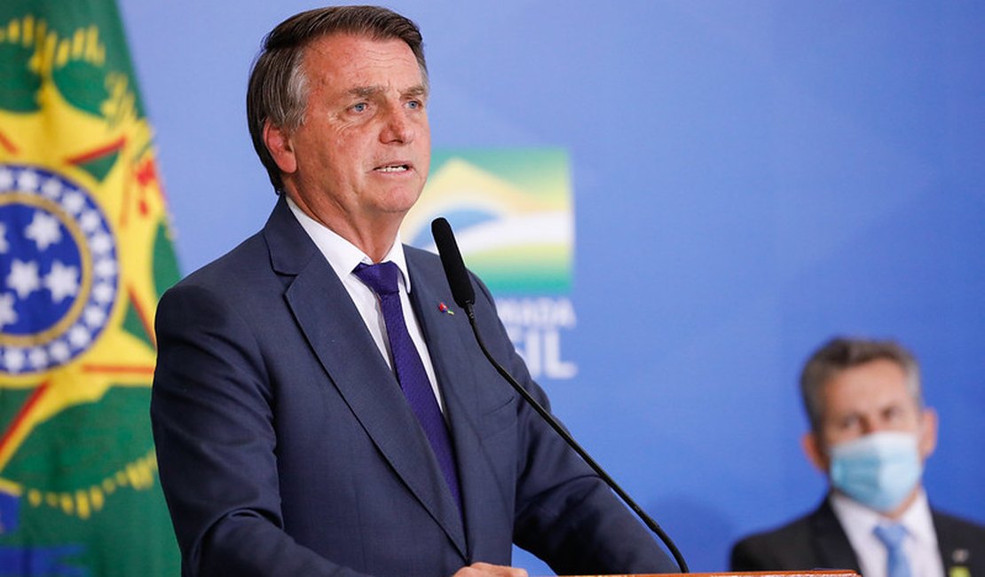 Bolsonaro assina MP que cria programa habitacional e subsídio para policiais e bombeiros