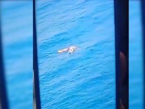 Marinha resgata 8 pessoas no mar de Cabo Frio após pouso forçado