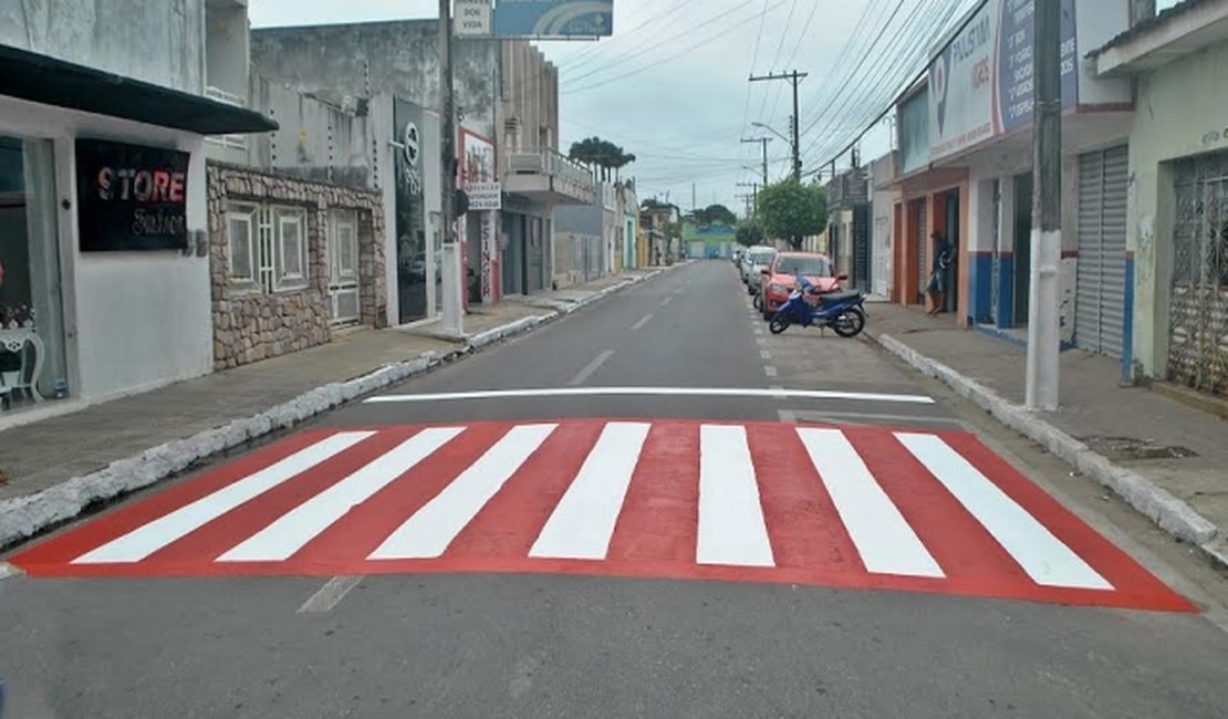 SMTT coloca sinalização e testa semáforo no Alto do Cruzeiro