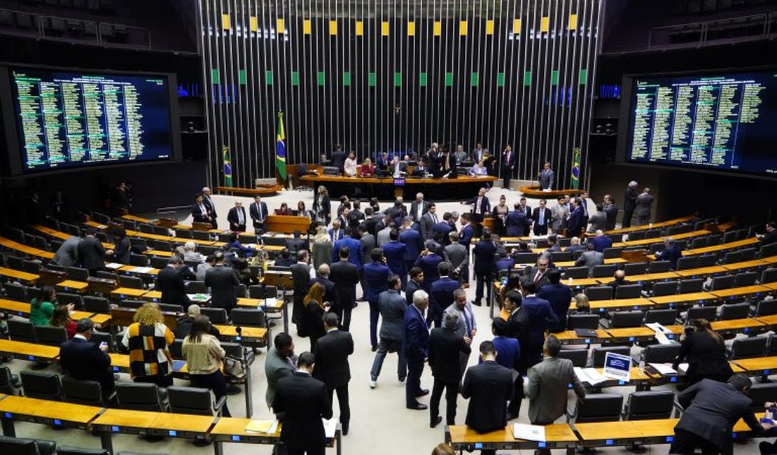 Câmara aprova texto-base do projeto do arcabouço fiscal; votação prossegue nesta quarta-feira