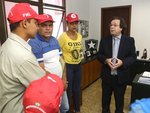 ?Famílias que ocupam terreno em Murici poderão ficar na área por mais 120 dias