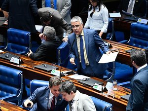 Senado desarquiva projeto que proíbe aborto em qualquer situação