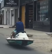Homem pilotando jetski nas ruas do Benedito Bentes viraliza nas redes