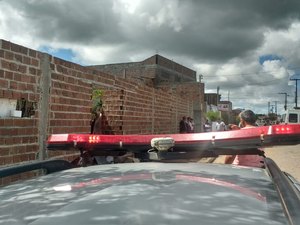 Homem é assassinado brutalmente com arma branca, em Arapiraca