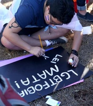 Parada do Orgulho LGBTS luta por regulamentação de lei que pune homofobia