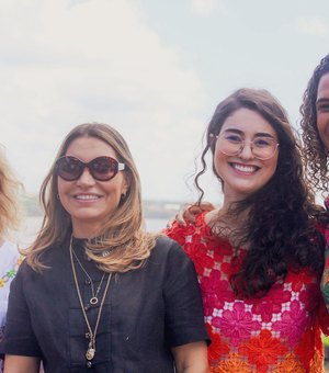 Teca Nelma acompanha Janja e Anielle Franco durante encontro para discutir políticas públicas para marisqueiras em Maceió