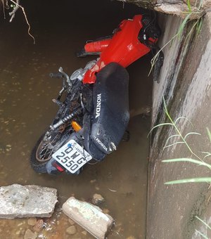 Moto roubada é abandonada no bairro Manoel Teles, em Arapiraca 