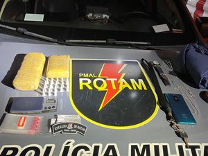 Homem é preso com 1kg de maconha e 18 pinos de cocaína no Feitosa