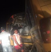 Seis mortos e mais de quarenta feridos em grave acidente entre dois ônibus escolares