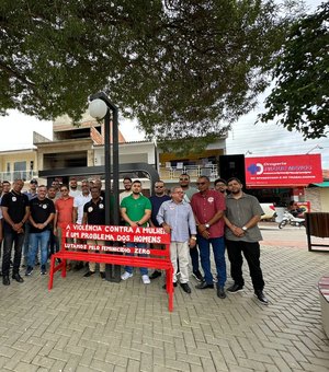 Traipu inaugura Banco Vermelho em ação de conscientização sobre violência contra a mulher