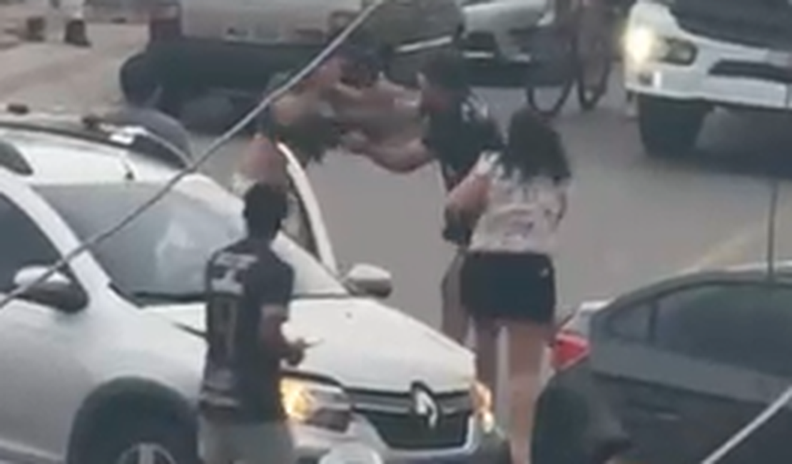 [Vídeo] Após colisão, motoristas trocam agressões no Clima Bom