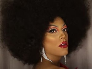 Ex-BBB21 João Pedrosa mostra transformação ao lado da drag queen Bianca DellaFancy