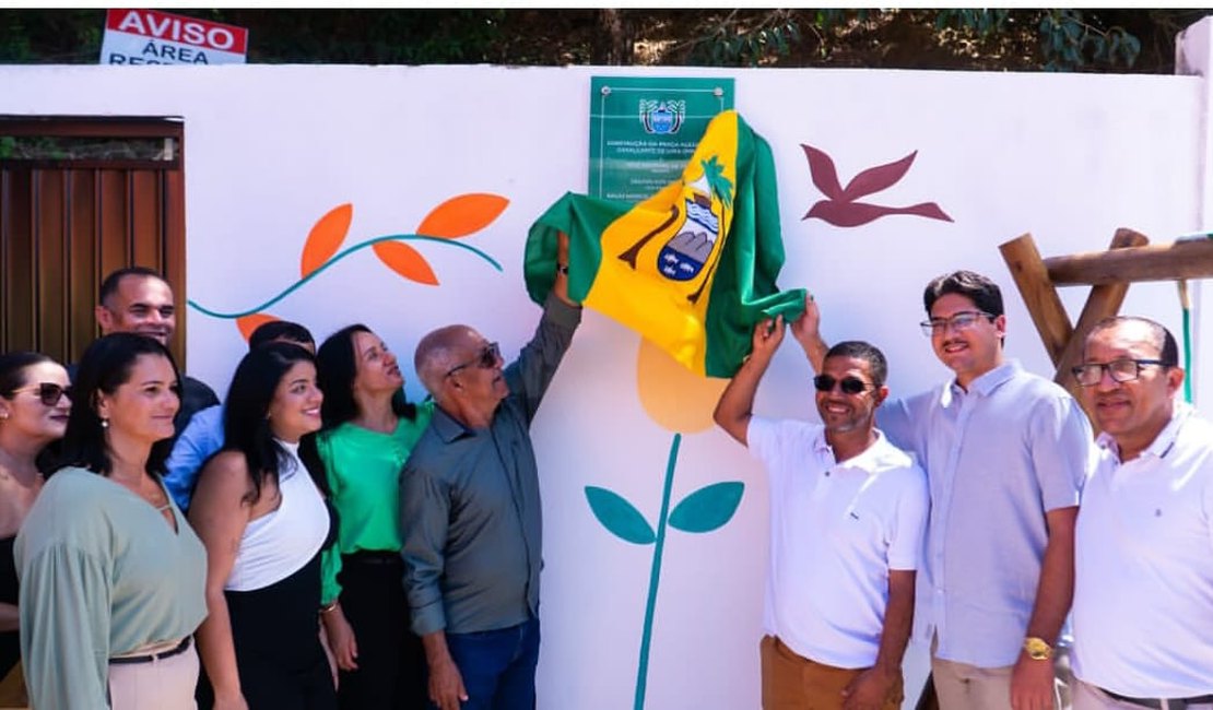 Prefeito Déo inaugura praça no Alto da Bela Vista, Japaratinga