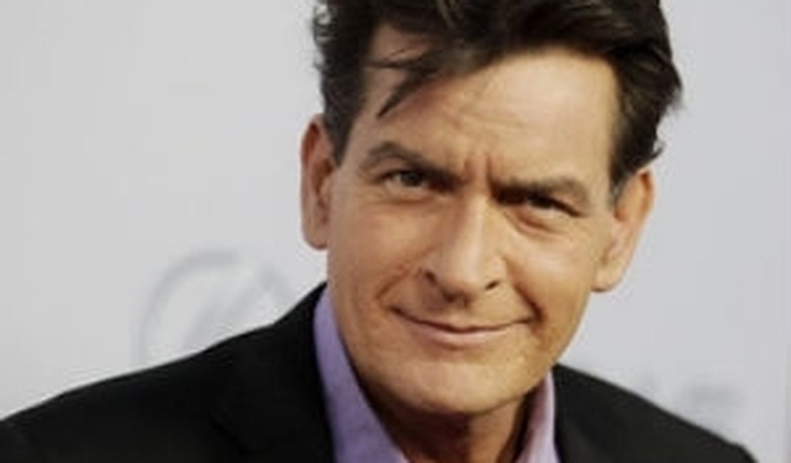 Charlie Sheen pode ser preso por ameaçar ex-noiva de morte