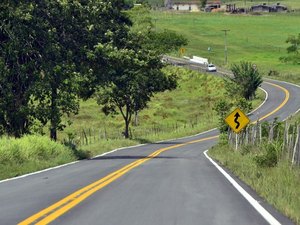 Deputado alagoano solicita ao DER limpeza das margens de rodovias