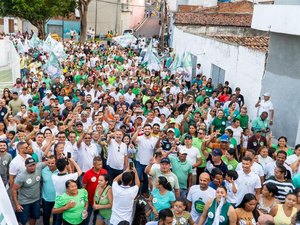 Caminhada e adesivaço marcam início da campanha de Lucas Santos à prefeitura de Traipu