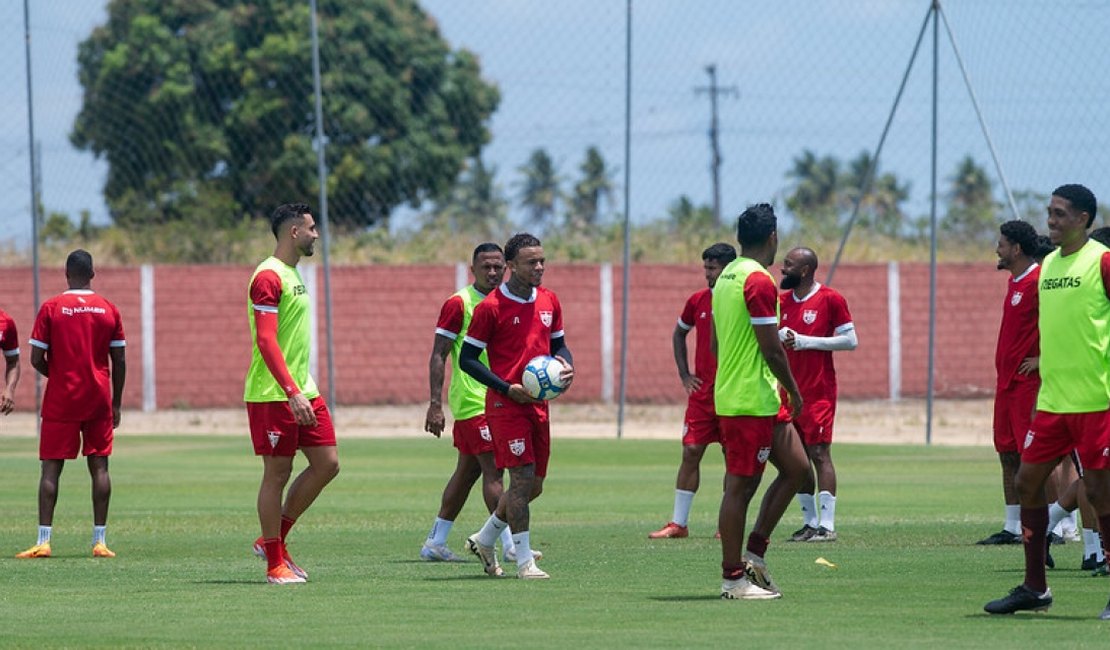 CRB se prepara para jogo no domingo no Estádio Rei Pelé, em Maceió