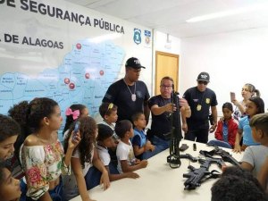 Após divulgação de imagens de crianças manuseando armas no Cisp de Igaci, MP recomenda que caso seja investigado 