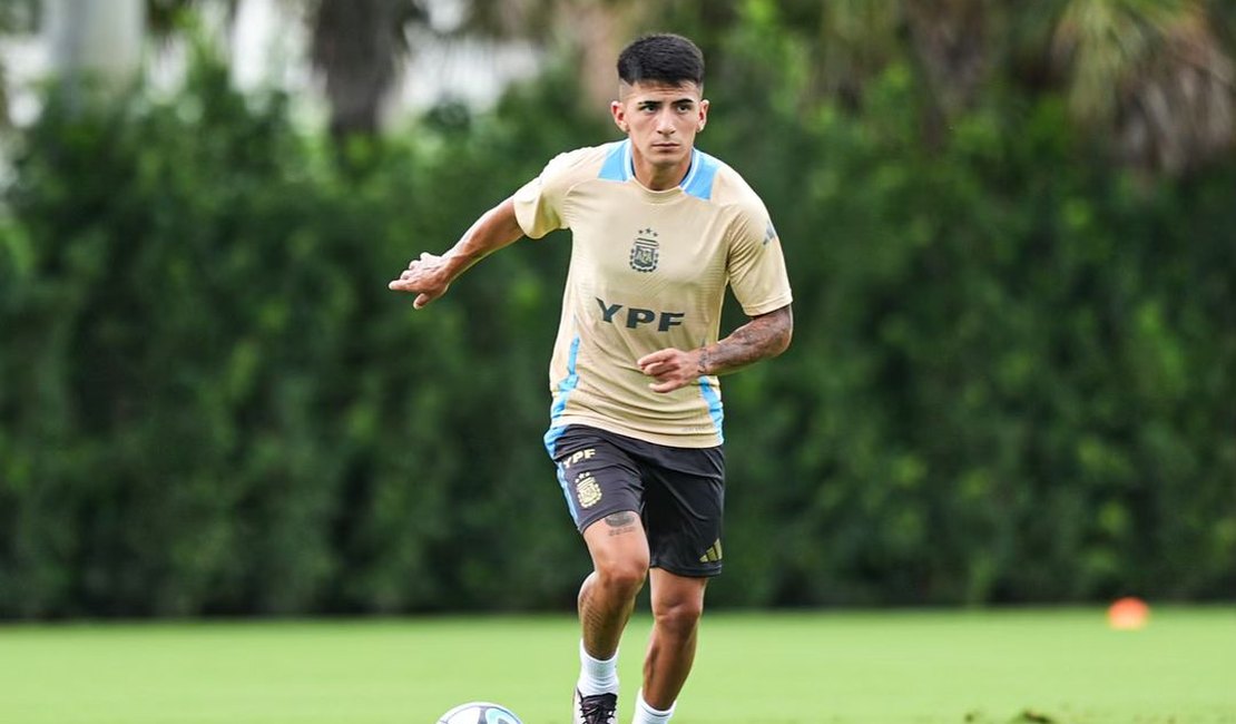Thiago Almada, do Botafogo, será titular da Argentina contra a Venezuela