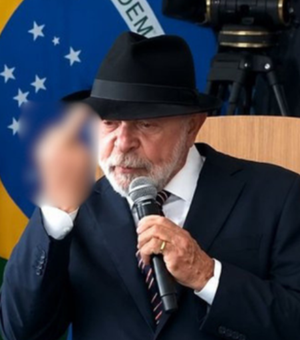 Lula mostra dedo do meio durante evento oficial do governo
