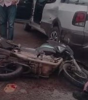 Motociclista fica ferido em colisão envolvendo moto e picape na AL-110, em Arapiraca