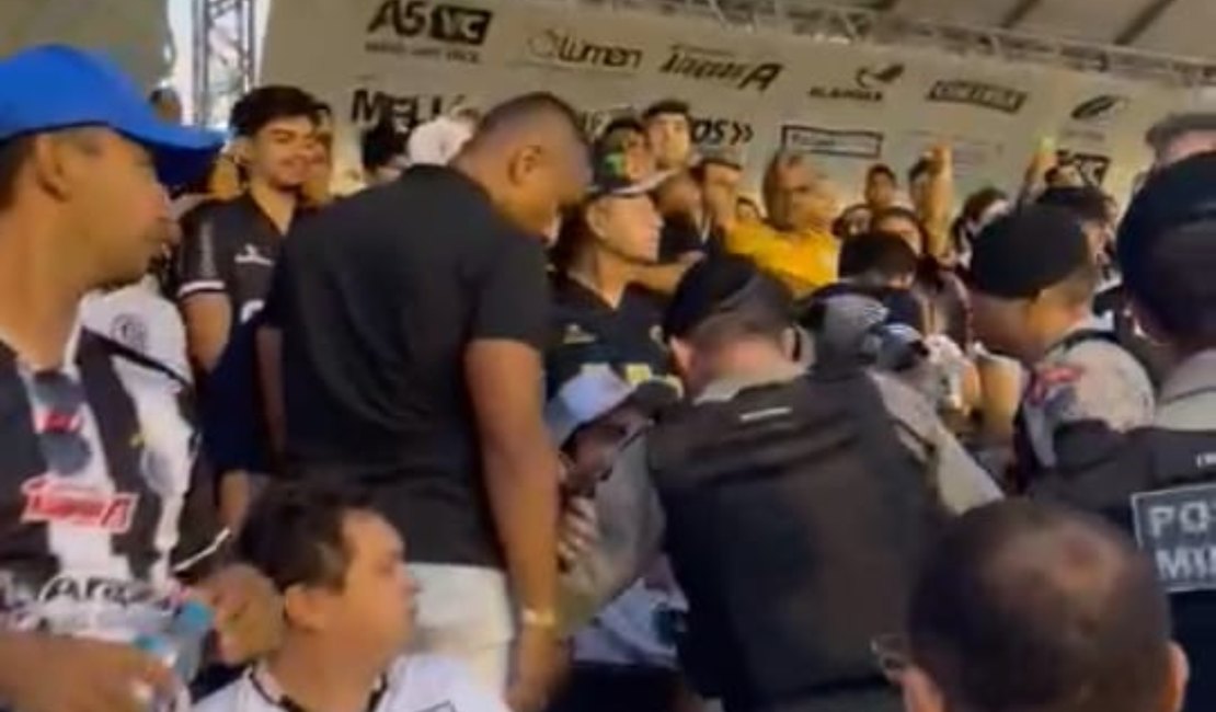 Grupo rival político xinga Rodrigo Cunha e seus filhos antes de jogo do ASA