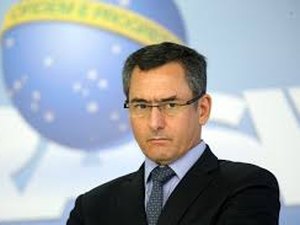 Ministro mantém em 3% previsão de crescimento para o Brasil este ano