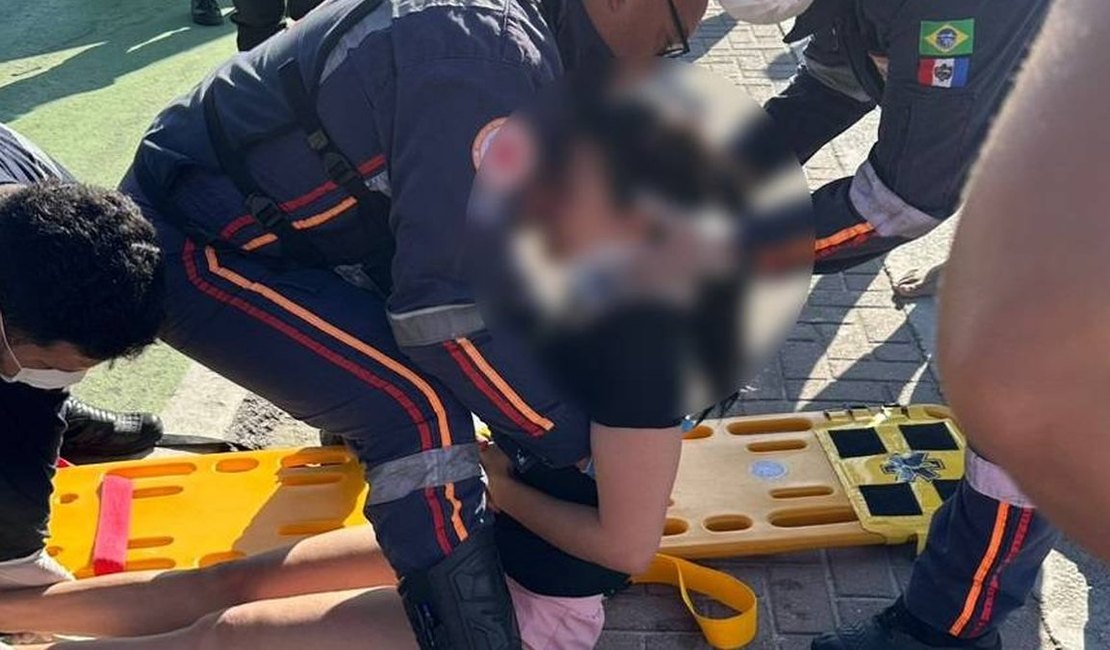 Mulher é atropelada por carro perto do Marco dos Corais, na orla de Maceió