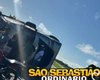 Carreta tomba e deixa motorista ferido em São Sebastião