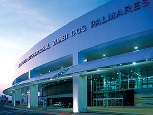 Pontes de embarque chegam ao Aeroporto Internacional Zumbi dos Palmares nesta terça