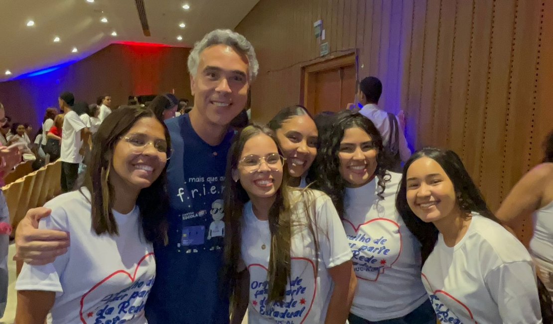 Programa idealizado por Rafael Brito ajuda a reduzir evasão escolar no país, aponta estudo