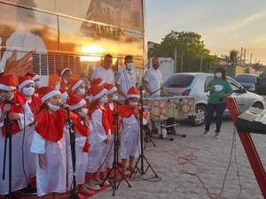 [Vídeo] Apresentação de coral infantil emociona público em frente à igreja do bairro Nova Esperança